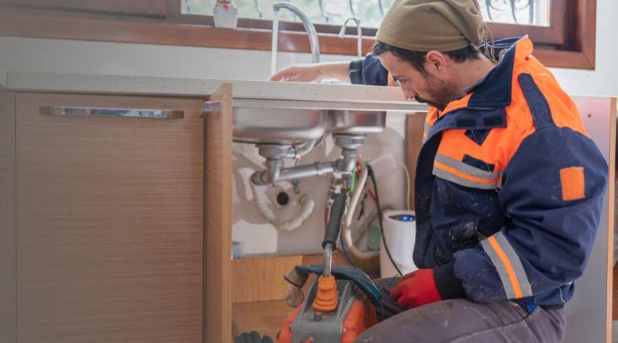 Expert burst pipe repair services in Oakland, IL
